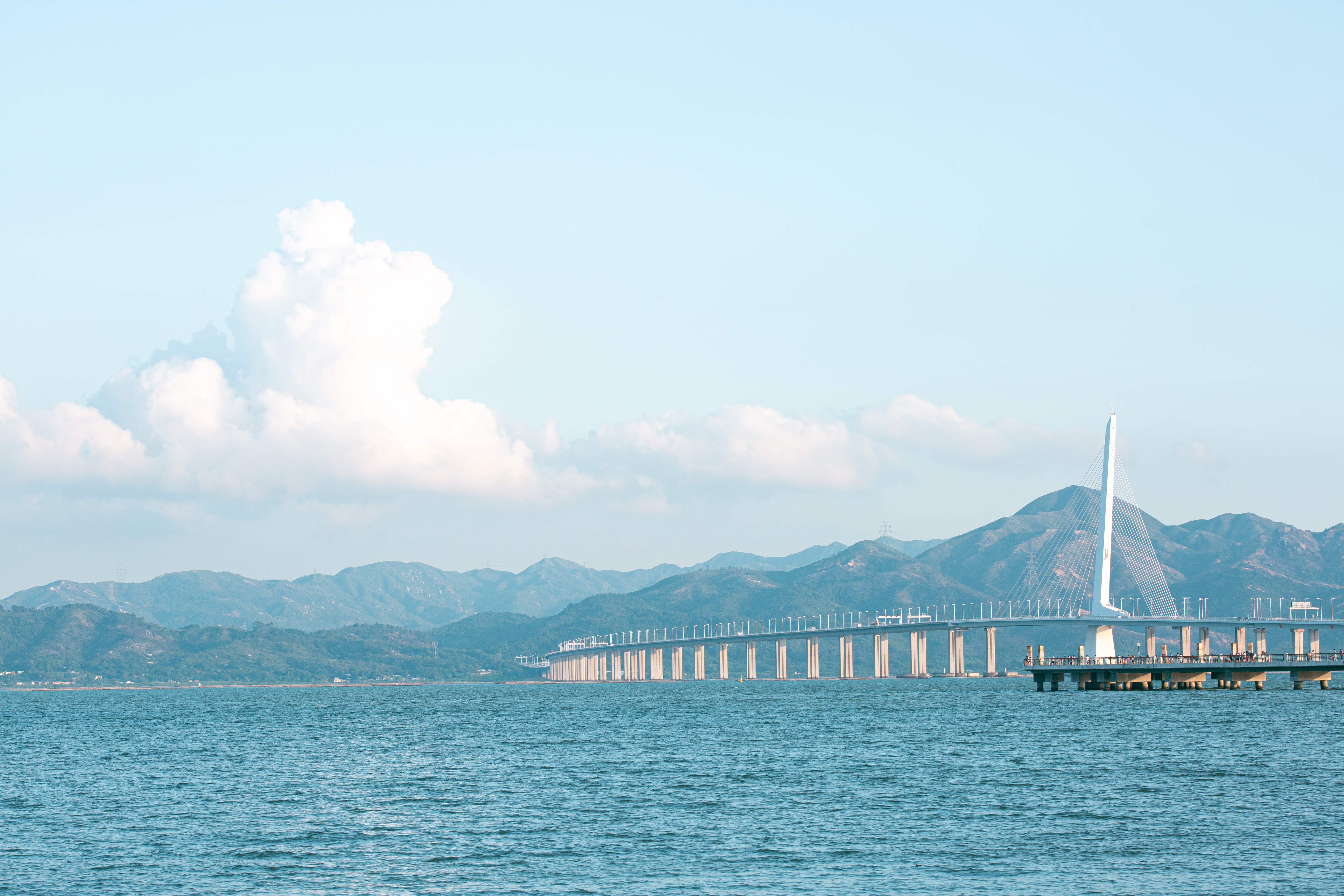 淡路サービスエリアから望む明石海峡大橋